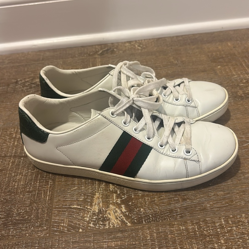 Gucci White Sneakers with Red and Green Accents - Picture 4 of 5